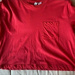 Red H&M cropped tee